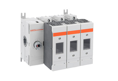 Three-pole disconnect switch w fuse holder